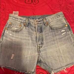 Levi’s HiGH WAiSTED sHORtz